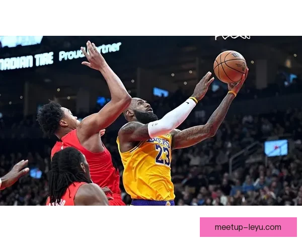 詹姆斯复出砍三双湖人强势反弹西部格局再生变数引爆全场士气冲击前四