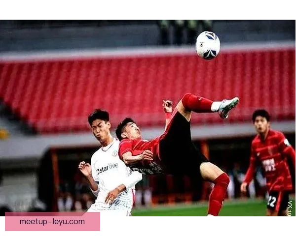 中国足球队新帅上任后首度亮相 强调年轻球员培养与战术革新