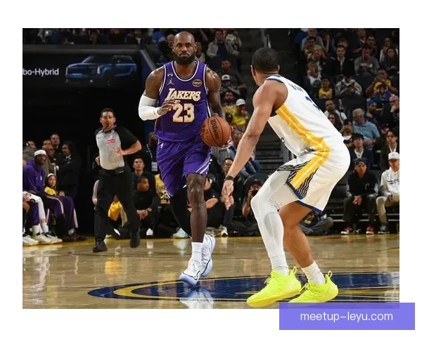 湖人逆转勇士再创纪录 詹姆斯带队连胜势头强劲